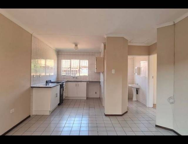 2 BEDROOM TOWNHOUSE FOR SALE IN TERENURE